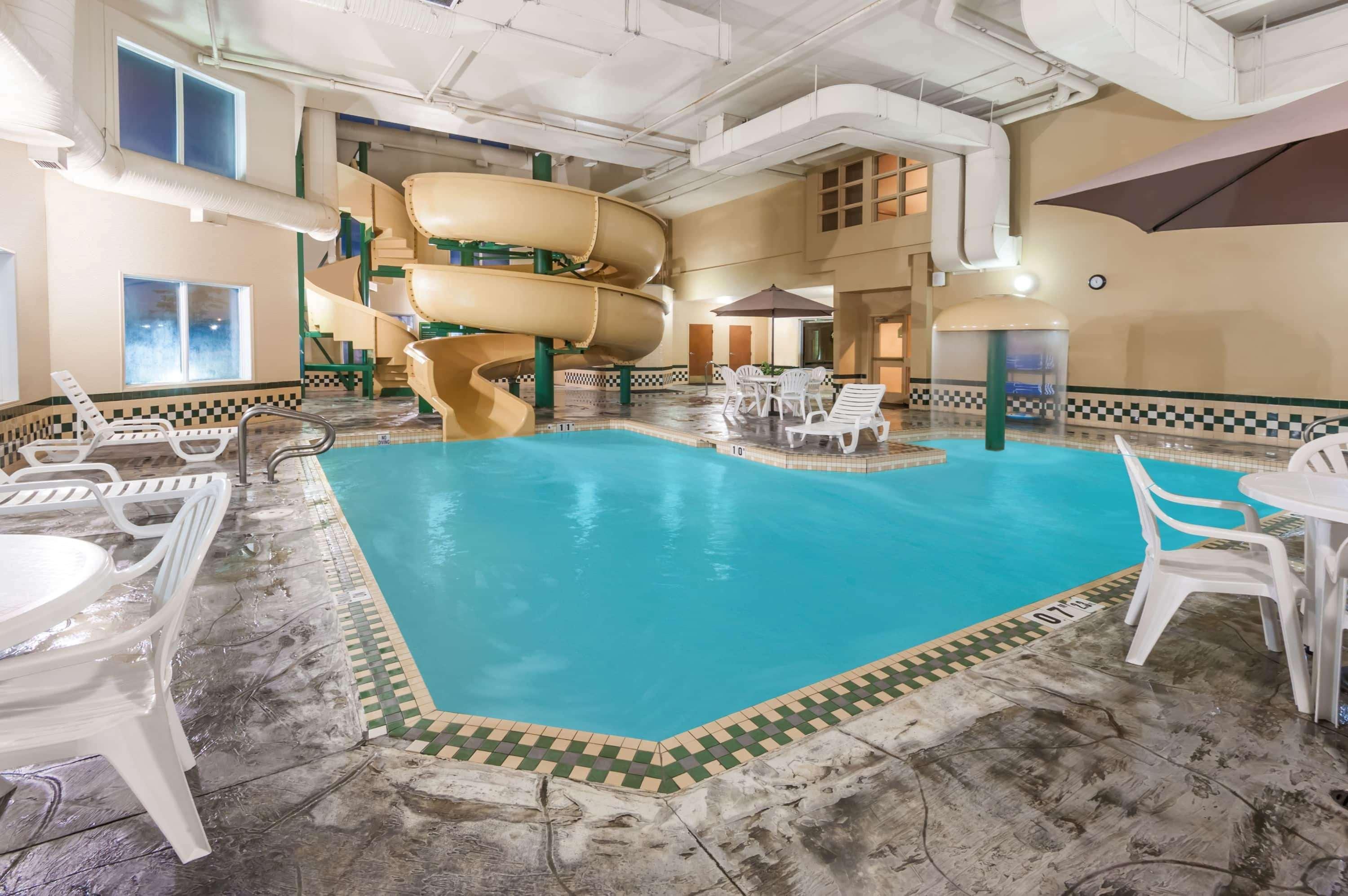 Отель Wingate By Wyndham - Edmonton West Экстерьер фото